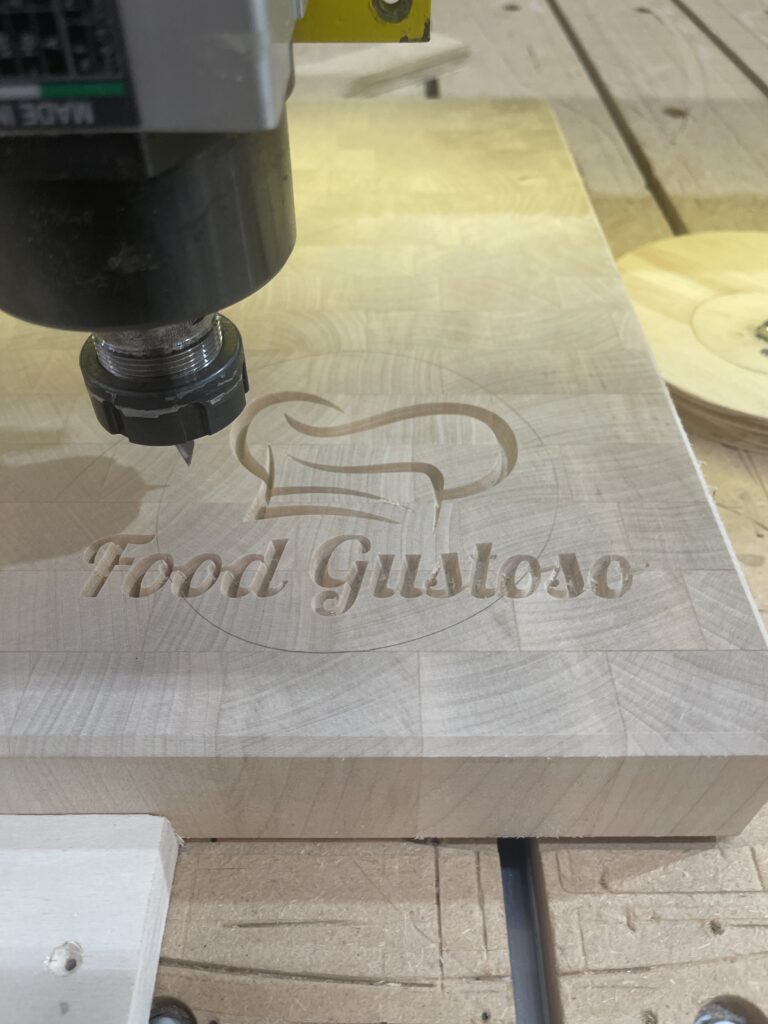 InCut: Passione per il Legno Massello e Taglieri Artigianali